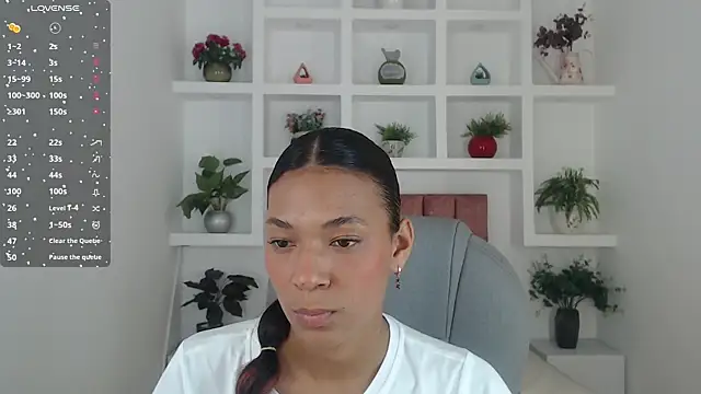 Snapshot of SarayVega_ chatting on 11.25.25 SarayVega online show from 11.25.25