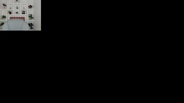 Snapshot of SarayVega_ chatting on 11.29.25 SarayVega online show from 11.29.25