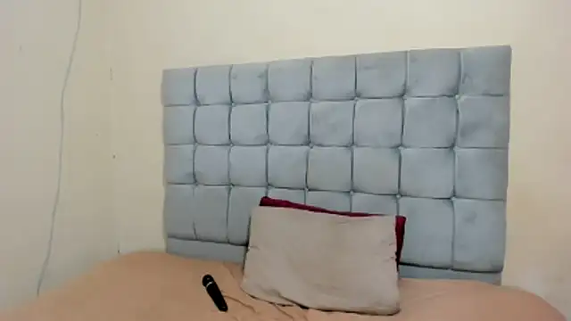 curveAss222 online show from 10.18.25