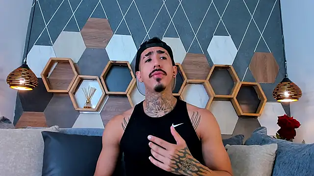 Donovan Desmond online show from 09.11.25