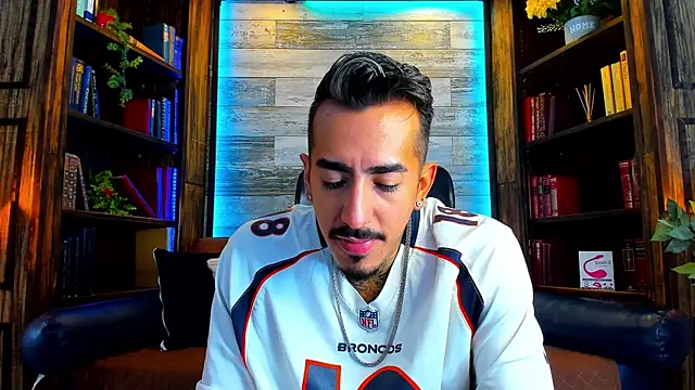 Donovan Desmond online show from 12.17.25