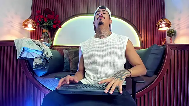 Donovan Desmond online show from 02.03.26