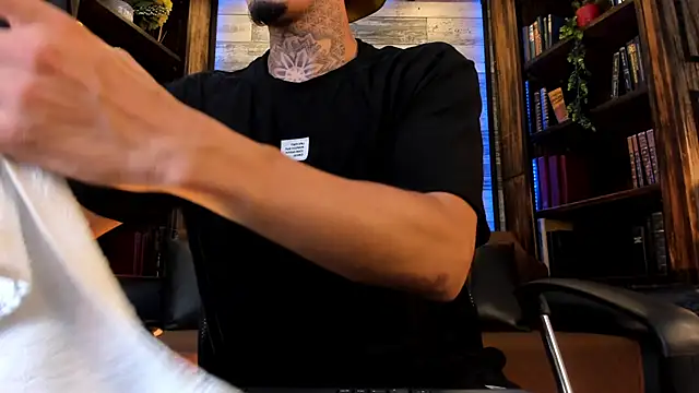 Donovan Desmond online show from 03.08.26