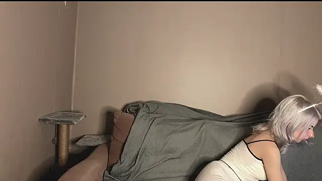 snowy lisa online show from 10.22.25