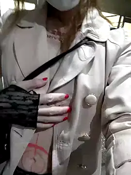 pink-mai online show from 11.11.25