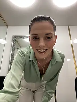 EllyLynn online show from 04.04.26