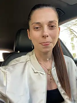 EllyLynn online show from 04.08.26