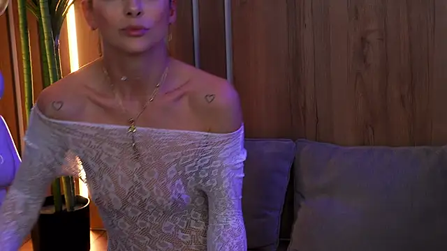 EllyLynn online show from 04.18.26