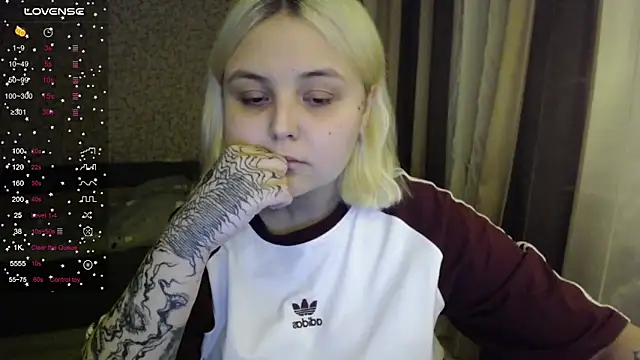 Snapshot of vendymories chatting on 10.30.25 vendymories online show from 10.30.25