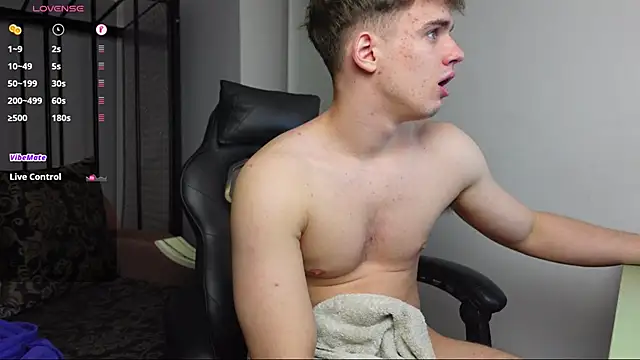 Snapshot of Ricky_Becko chatting on 10.28.25 Ricky Becko online show from 10.28.25