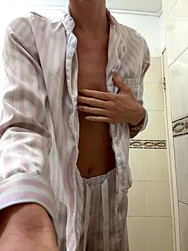 MilaRenee online show from 10.07.25