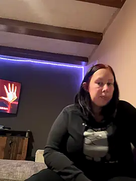 Snapshot of xSiindy95 chatting on 11.20.25 xSiindy95 online show from 11.20.25