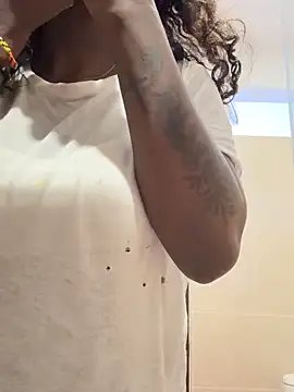 EmilyKisx online show from 10.22.25