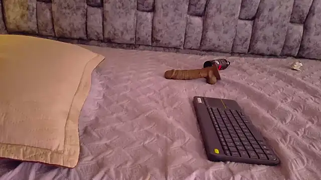 Snapshot of Lizbeth_Rouse chatting on 01.05.26 Lizbeth Rouse online show from 01.05.26