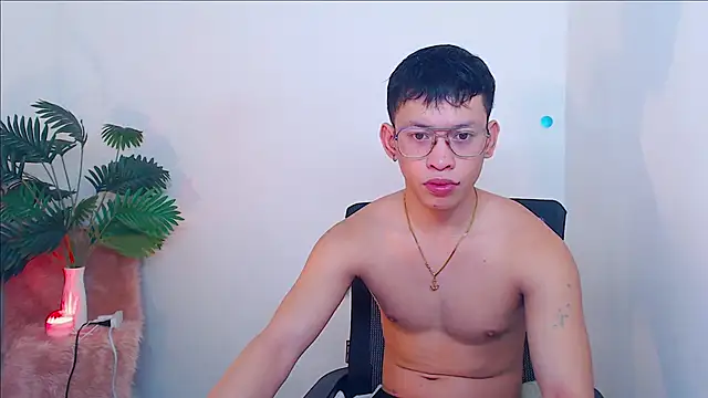 Snapshot of pinkcock_froi2305 chatting on 09.15.25 pinkcock froi2305 online show from 09.15.25