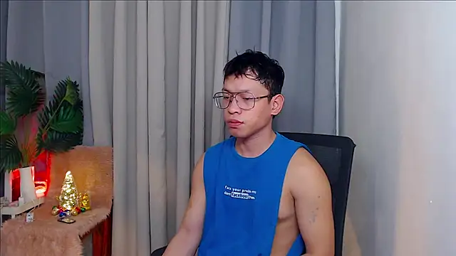 Snapshot of pinkcock_froi2305 chatting on 10.13.25 pinkcock froi2305 online show from 10.13.25