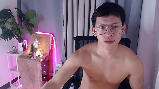 Snapshot of pinkcock_froi2305 chatting on 11.21.25 pinkcock froi2305 online show from 11.21.25