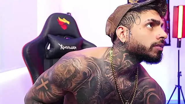 logan hugh8 online show from 11.17.25