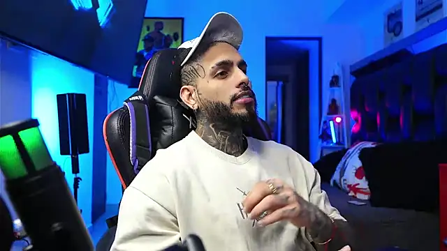 logan hugh8 online show from 02.02.26