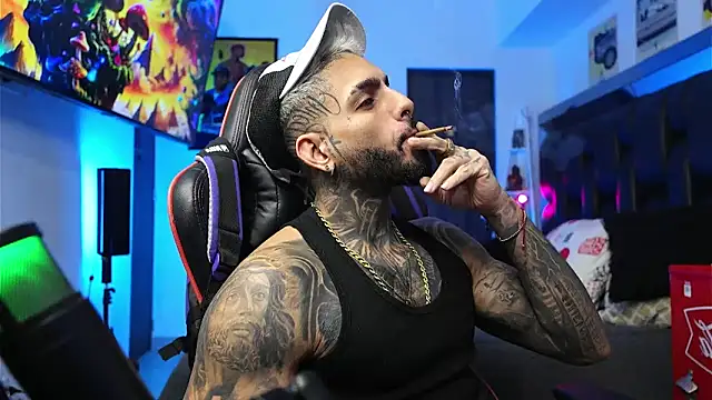 logan hugh8 online show from 02.08.26