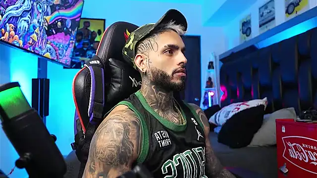 logan hugh8 online show from 02.13.26