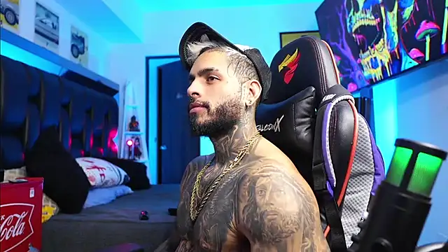 logan hugh8 online show from 03.02.26