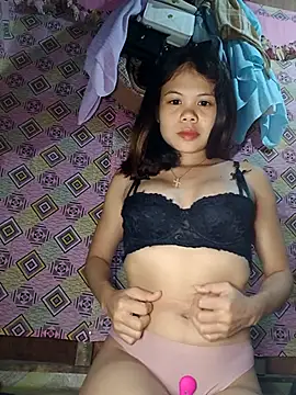 Snapshot of Sexxie_Ella22 chatting on 12.17.25 Sexxie Ella22 online show from 12.17.25