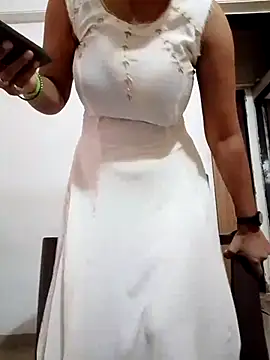 Love Foreverr12 online show from 10.18.25