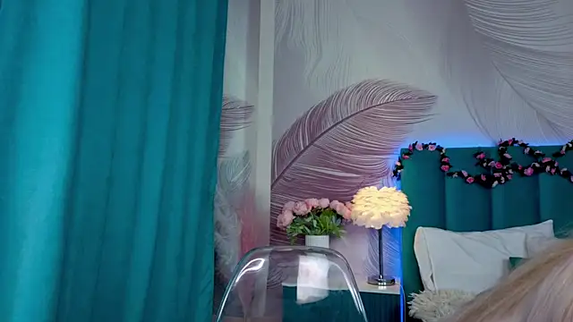 Monica Leen online show from 11.22.25