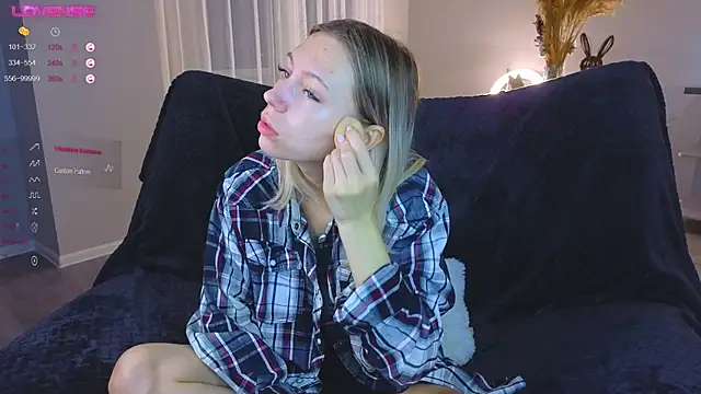 NyxaThorn online show from 10.25.25