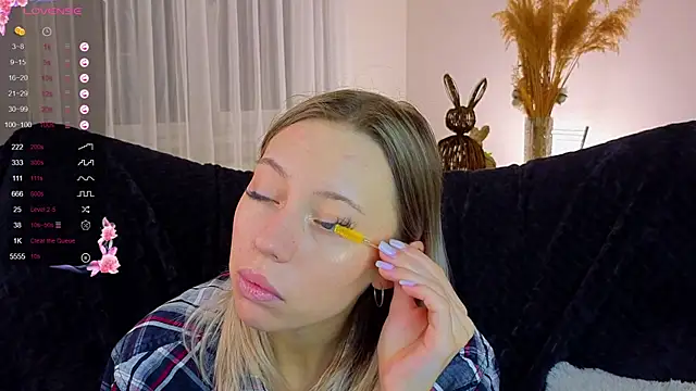 NyxaThorn online show from 11.08.25