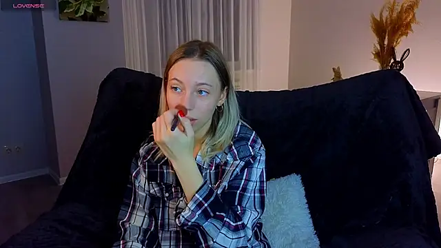 NyxaThorn online show from 11.28.25