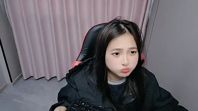 Snapshot of xxz98 chatting on 04.28.26 xxz98 online show from 04.28.26