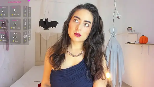 sashaa petit online show from 10.18.25