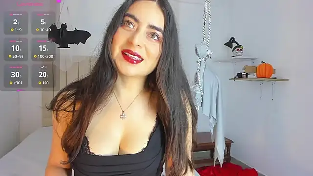 sashaa petit online show from 10.21.25