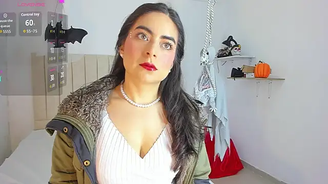 sashaa petit online show from 10.22.25