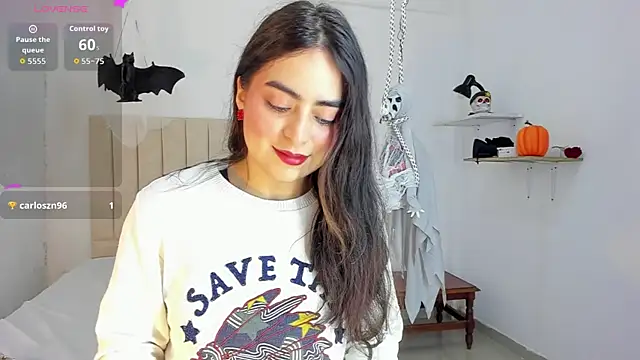 sashaa petit online show from 10.24.25