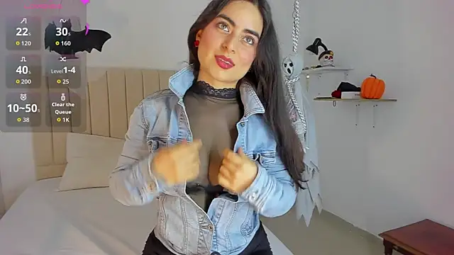 sashaa petit online show from 10.28.25