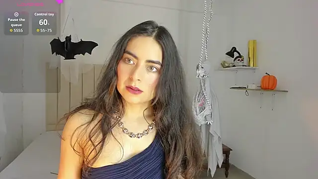 sashaa petit online show from 10.30.25