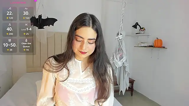 sashaa petit online show from 10.31.25