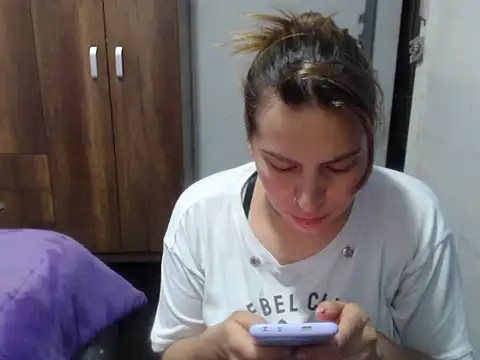 cloequeen15 online show from 11.11.25