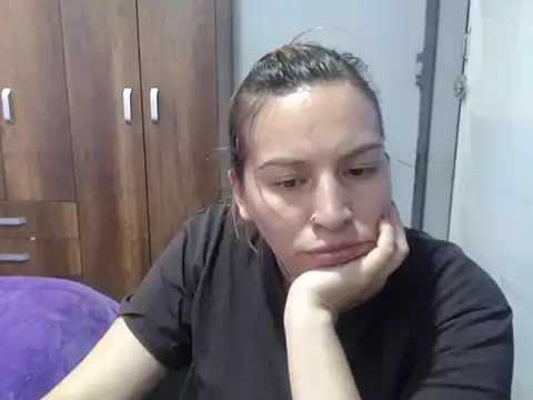 cloequeen15 online show from 11.14.25