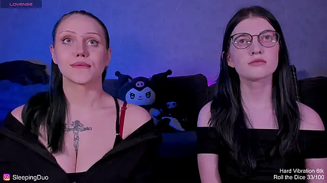 Snapshot of Threesomebabes chatting on 06.05.26 Threesomebabes online show from 06.05.26