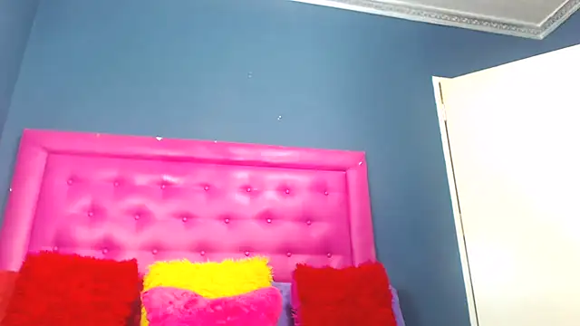 Snapshot of LoloQueen5 chatting on 02.18.26 LoloQueen5 online show from 02.18.26