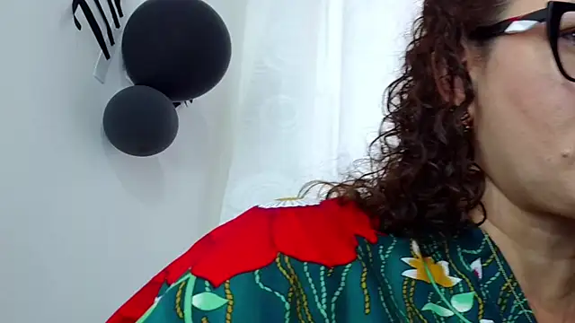 TifanyQueen  online show from 10.12.25