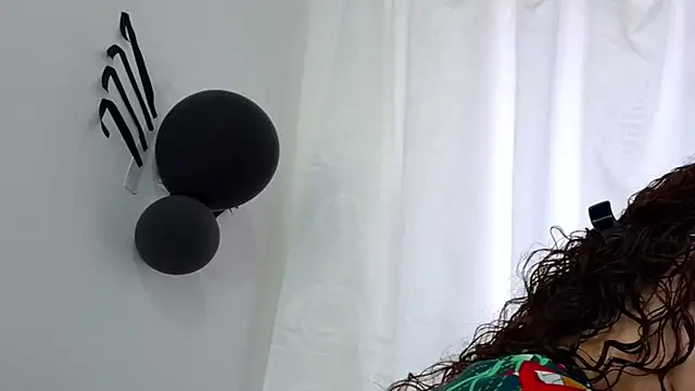 TifanyQueen  online show from 10.13.25
