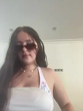 Snapshot of cherryrosealiee chatting on 02.12.26 cherryrosealiee online show from 02.12.26