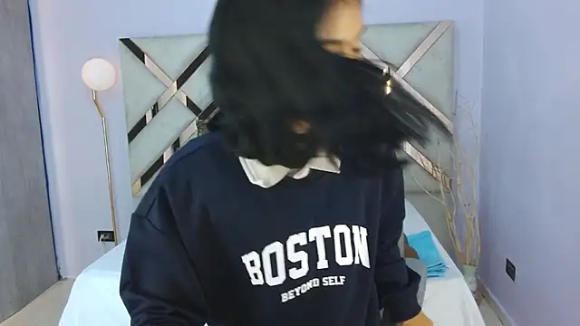 Snapshot of Milaa_Star_ chatting on 12.18.25 Milaa Star online show from 12.18.25