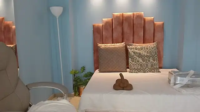 Milaa Star  online show from 04.18.26