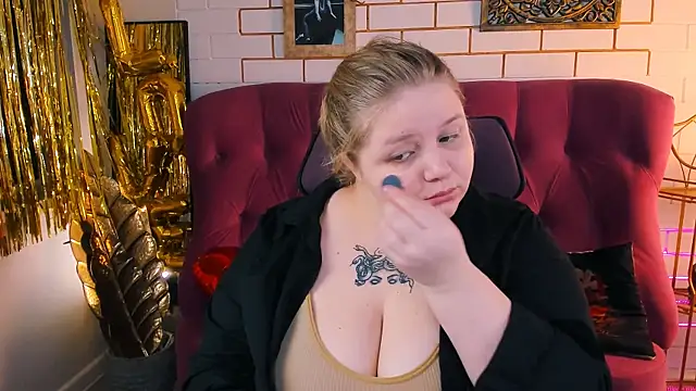 Snapshot of SladaDell chatting on 02.20.26 SladaDell online show from 02.20.26